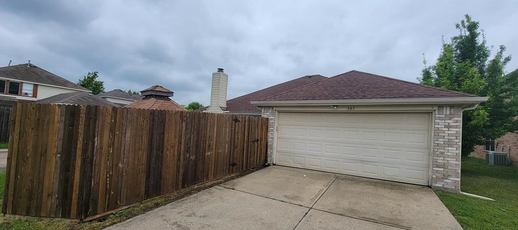 301 Rain Tree Dr, Mesquite TX  75182-4032 exterior