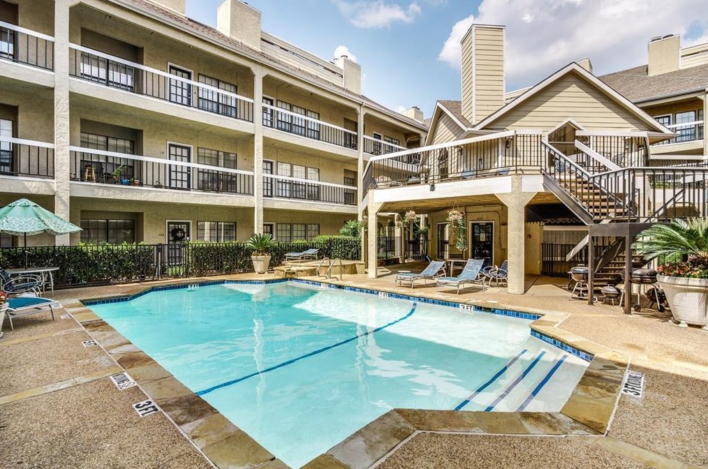 4800 Lovers Ln, Dallas TX  75209-3145 exterior