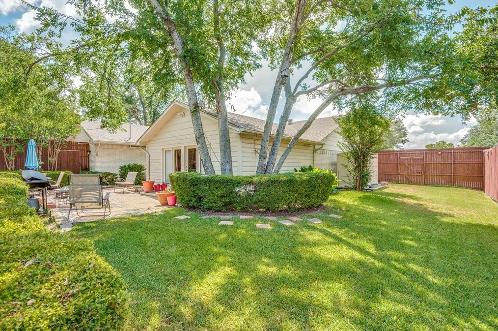 6607 Roundrock Rd, Dallas TX  75248-5022 exterior