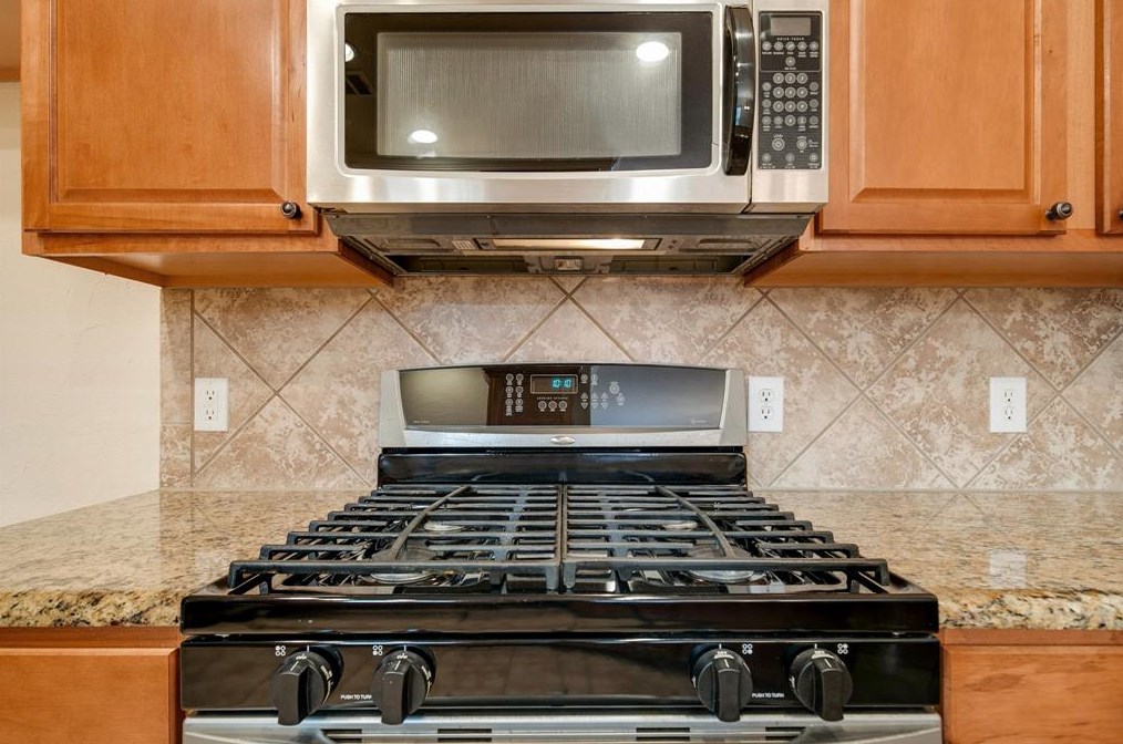 8732 Paradise Dr, Mckinney TX 75070-6431 exterior