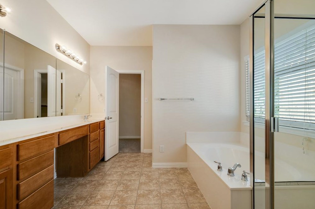 8732 Paradise Dr, Mckinney TX 75070-6431 exterior