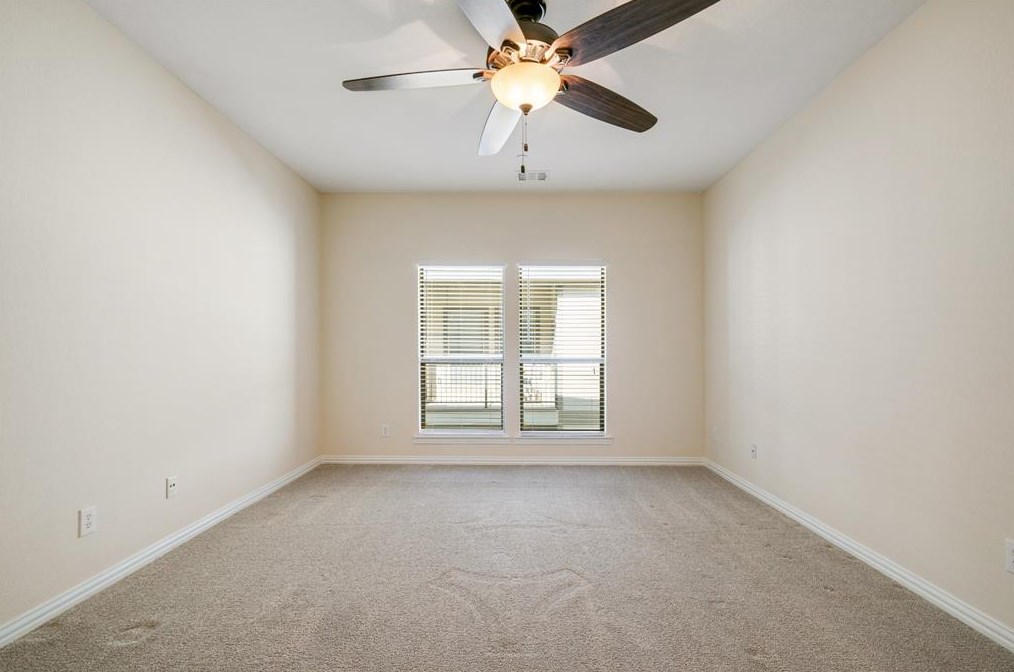 8732 Paradise Dr, Mckinney TX 75070-6431 exterior