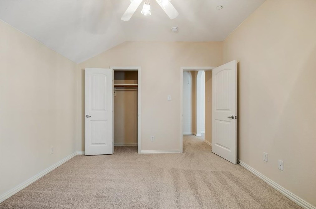 8732 Paradise Dr, Mckinney TX 75070-6431 exterior