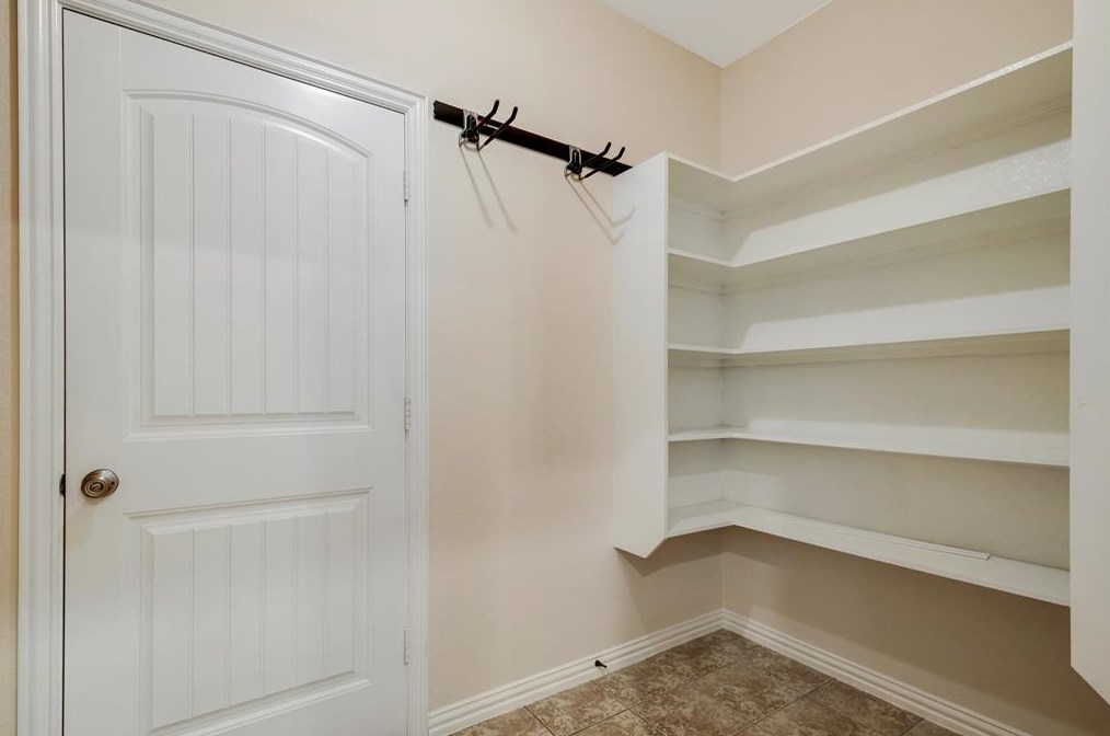 8732 Paradise Dr, Mckinney TX 75070-6431 exterior