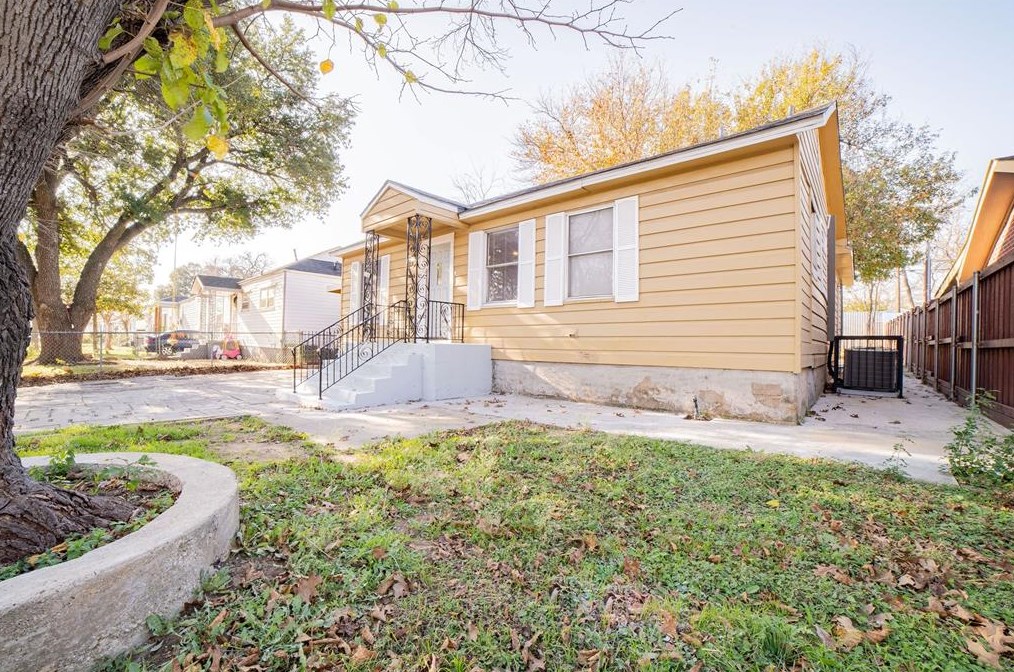 4210 Mount Royal St, Dallas TX  75211-3340 exterior