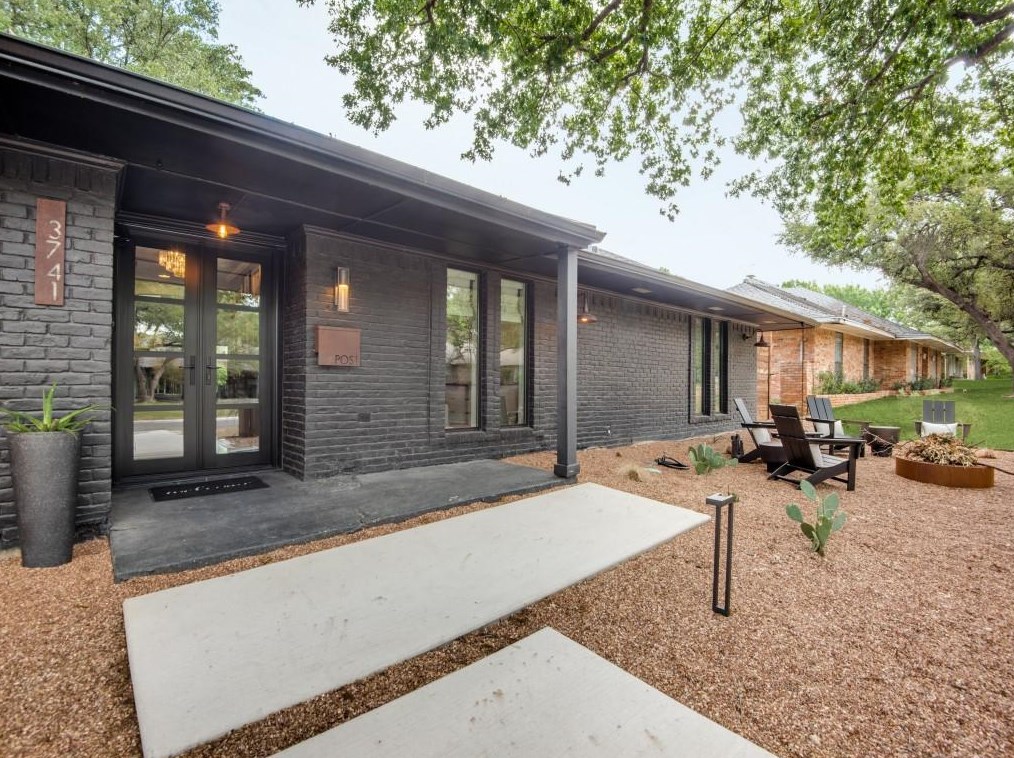 3741 Pallos Verdas Dr, Dallas TX  75229-2741 exterior