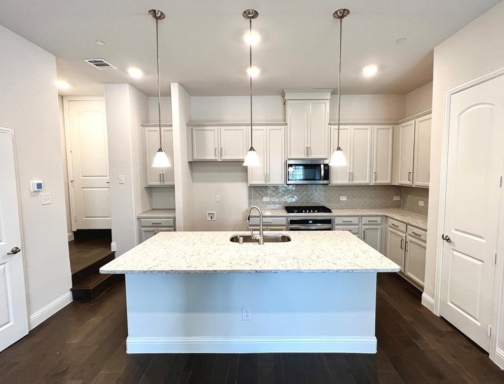 2909 Troutt Dr, Carrollton TX  75010 exterior