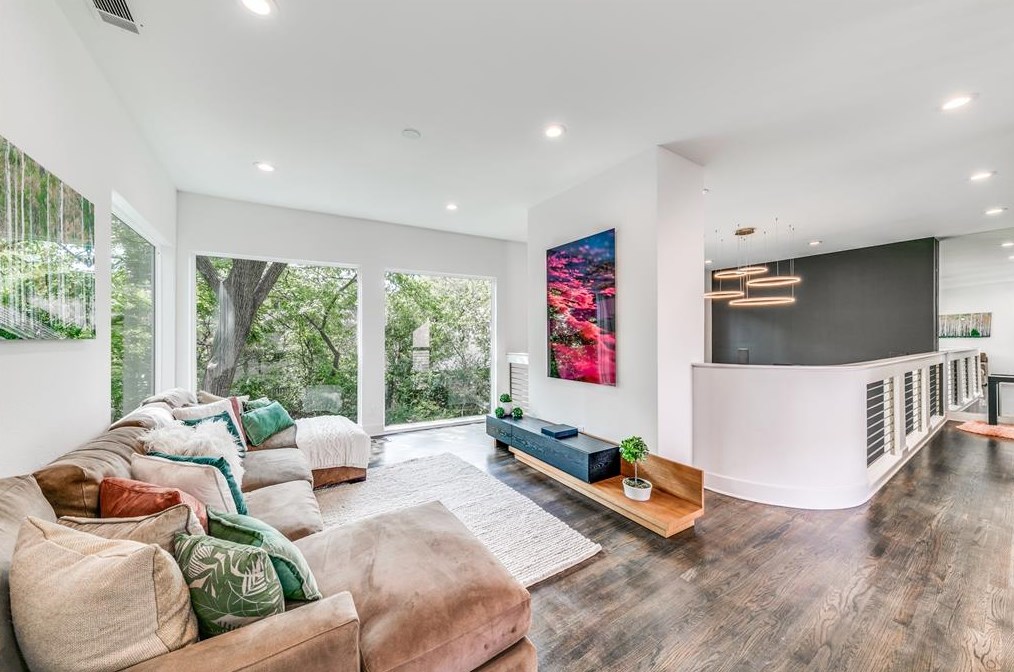 9107 Chapel Valley Rd, Dallas, TX 75220