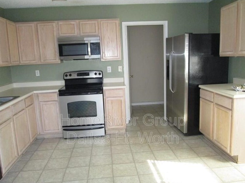 2329 Avalon Creek Way, Mckinney TX  75071-2697 exterior