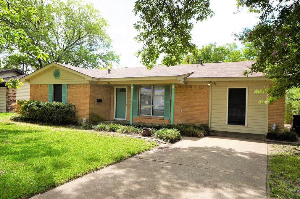 1100 Miranda Dr, Mesquite TX  75149-5234 exterior