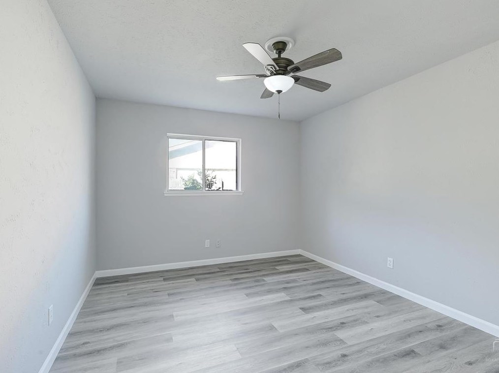 2030 Victoria Rd, Carrollton TX 75007-3120 exterior