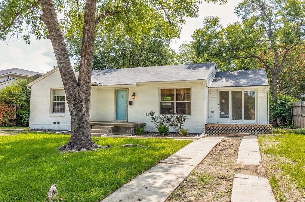 541 Parkhurst Dr, Dallas TX  75218-2157 exterior