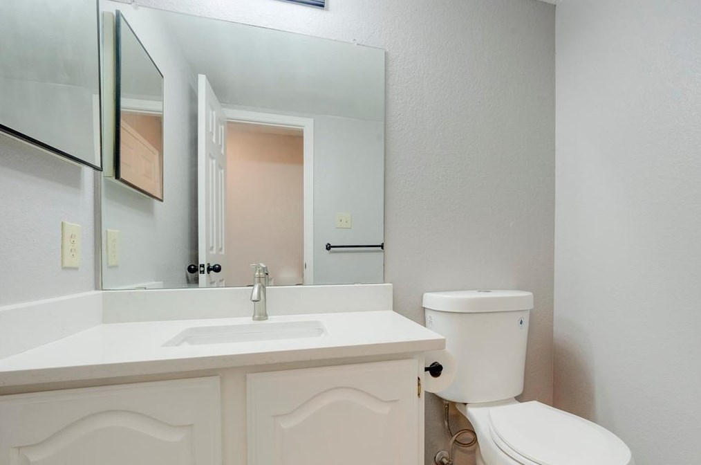 408 Longshadow Ln, Mesquite TX 75149-5998 exterior