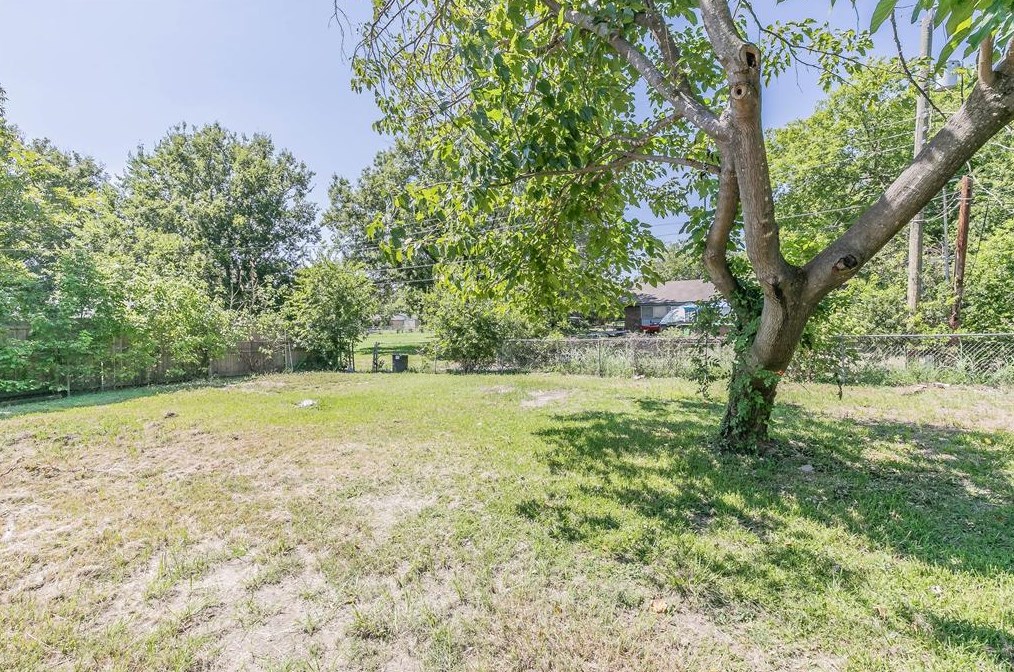 1105 Rutherford Dr, Mesquite TX 75149-6129 exterior