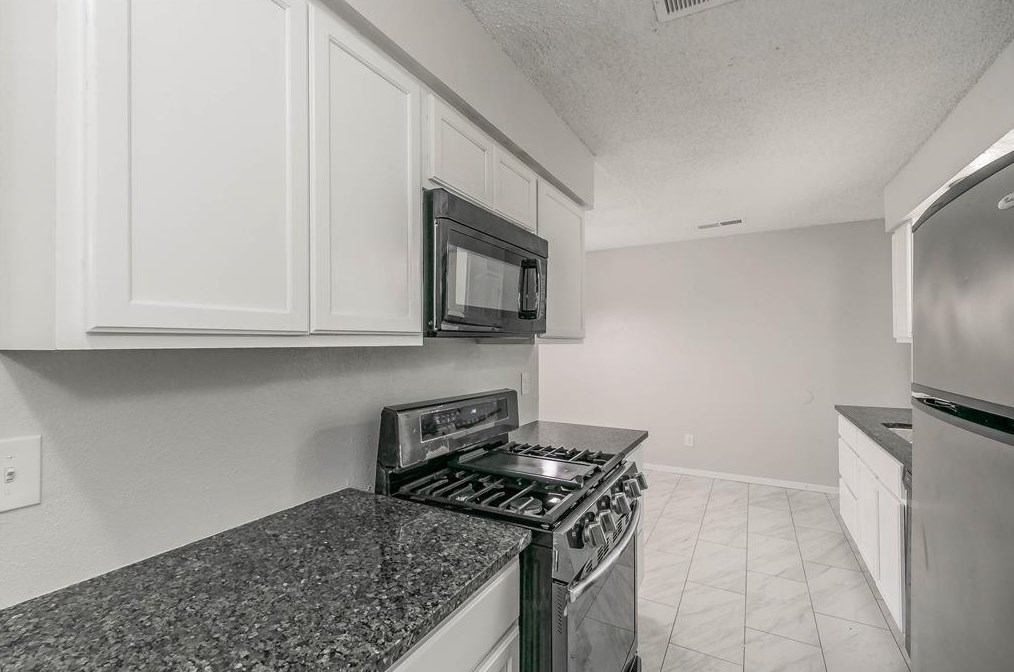 1105 Rutherford Dr, Mesquite TX 75149-6129 exterior