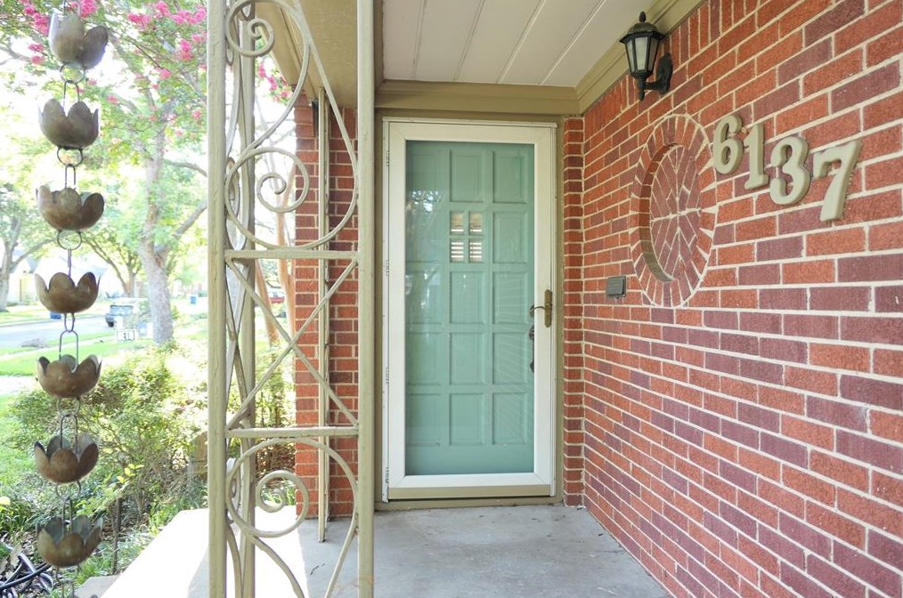 6137 Kenwood Ave, Dallas TX  75214-3015 exterior