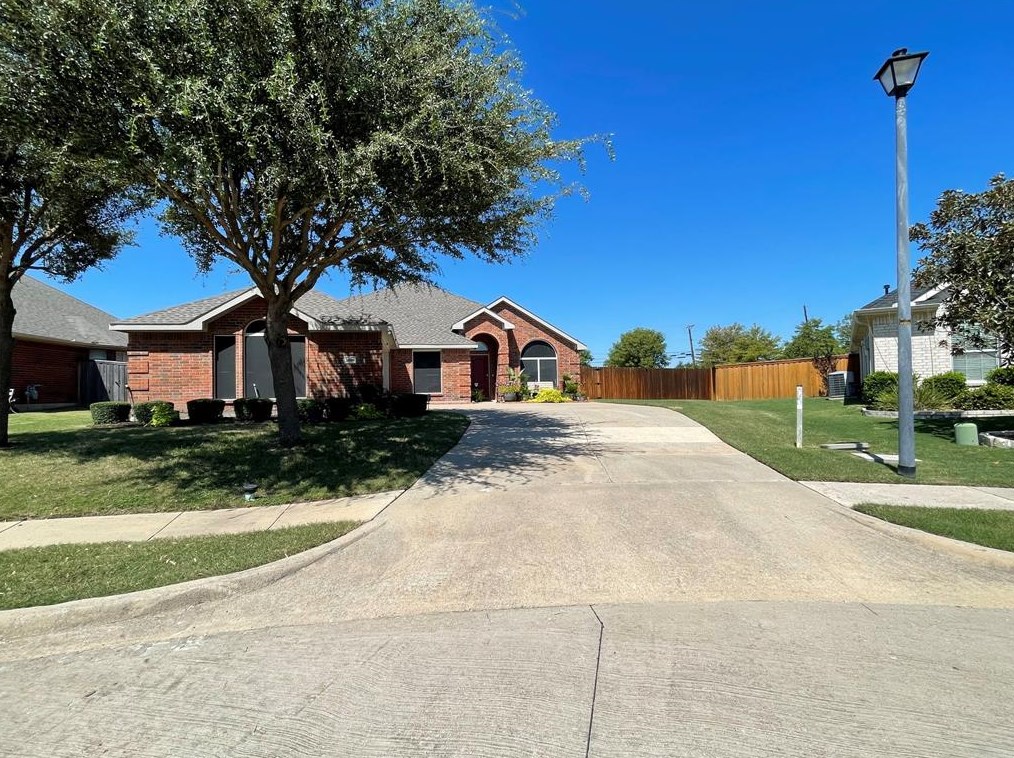 3809 Knight Dr, Rowlett TX exterior