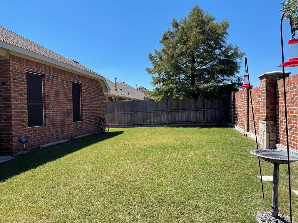 3809 Knight Dr, Rowlett TX exterior