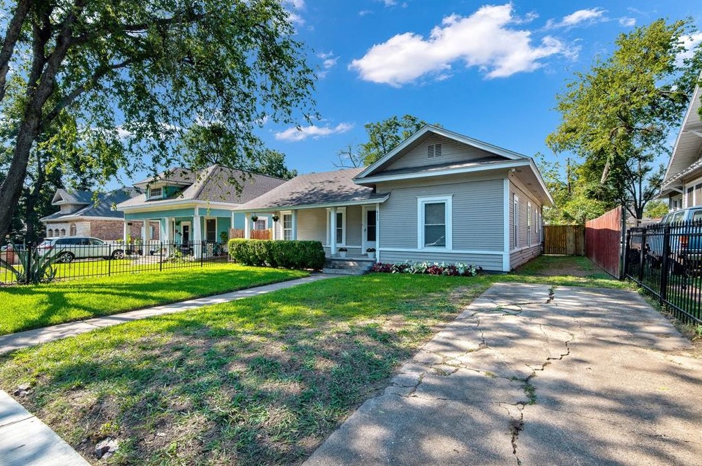 411 Parkview Ave, Dallas TX  75223-1543 exterior
