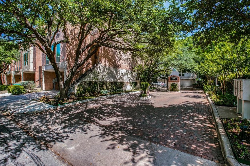 1500 Pecos St, Dallas TX  75204-5412 exterior
