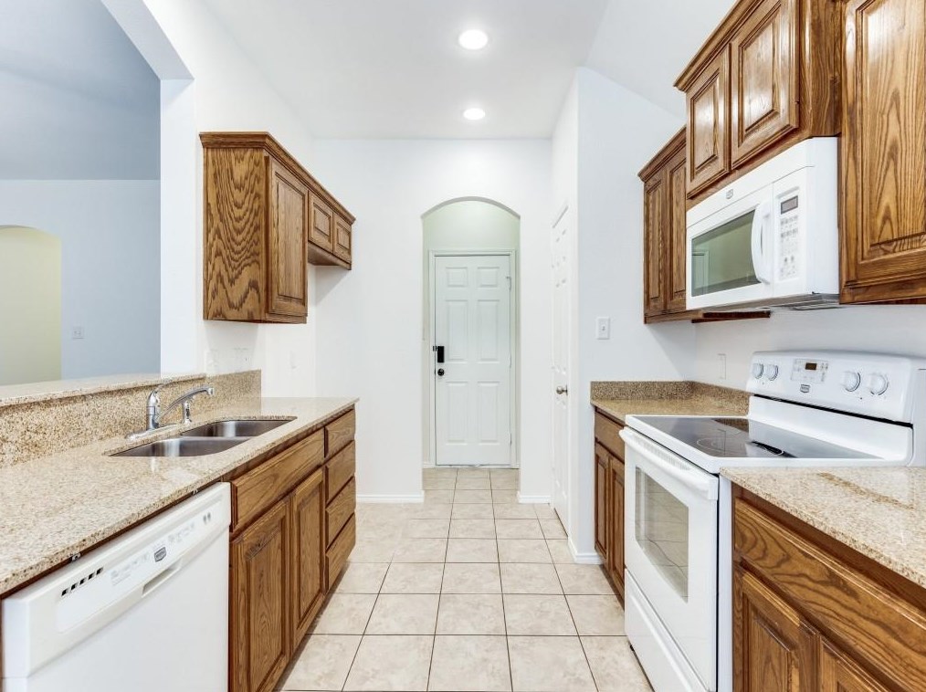 262 Kennedy Dr, Crowley TX  76036-4057 exterior