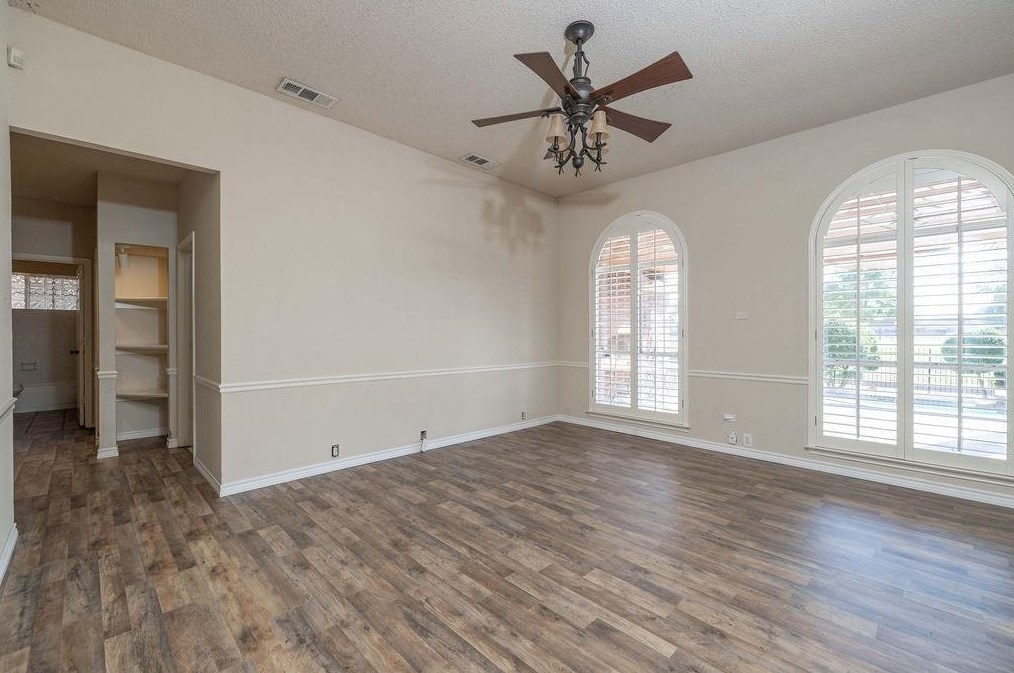 1209 Woodthorpe Dr, Mesquite TX 75181-3513 exterior