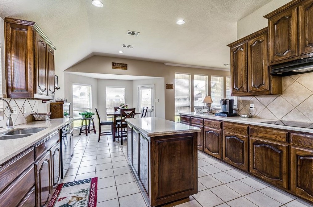 2736 Las Ventanas Trl, Fort Worth TX  76131-2807 exterior