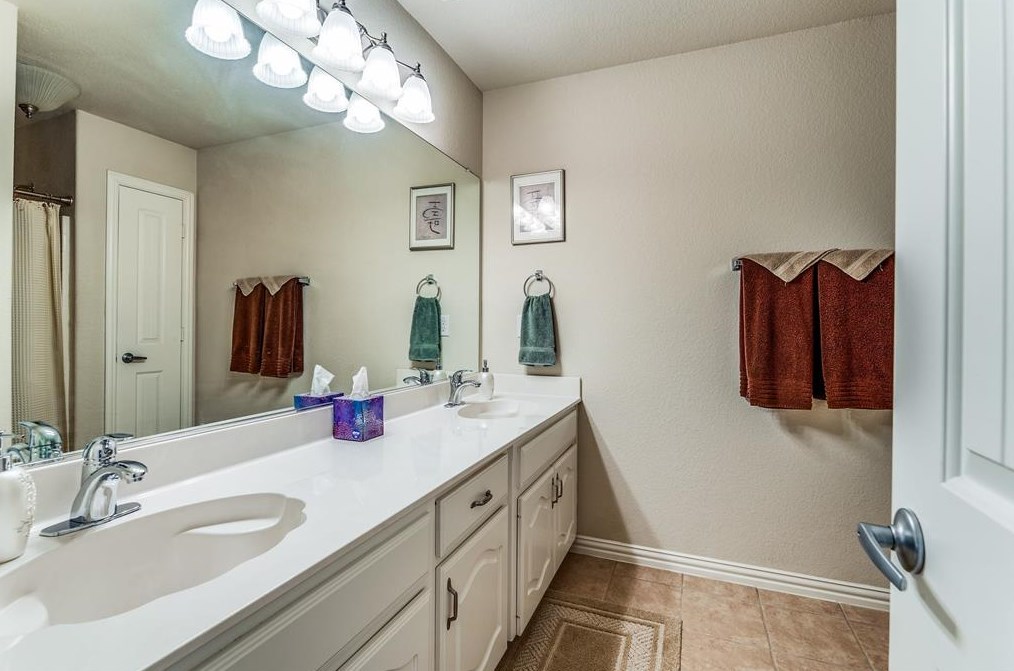 2736 Las Ventanas Trl, Fort Worth TX  76131-2807 exterior