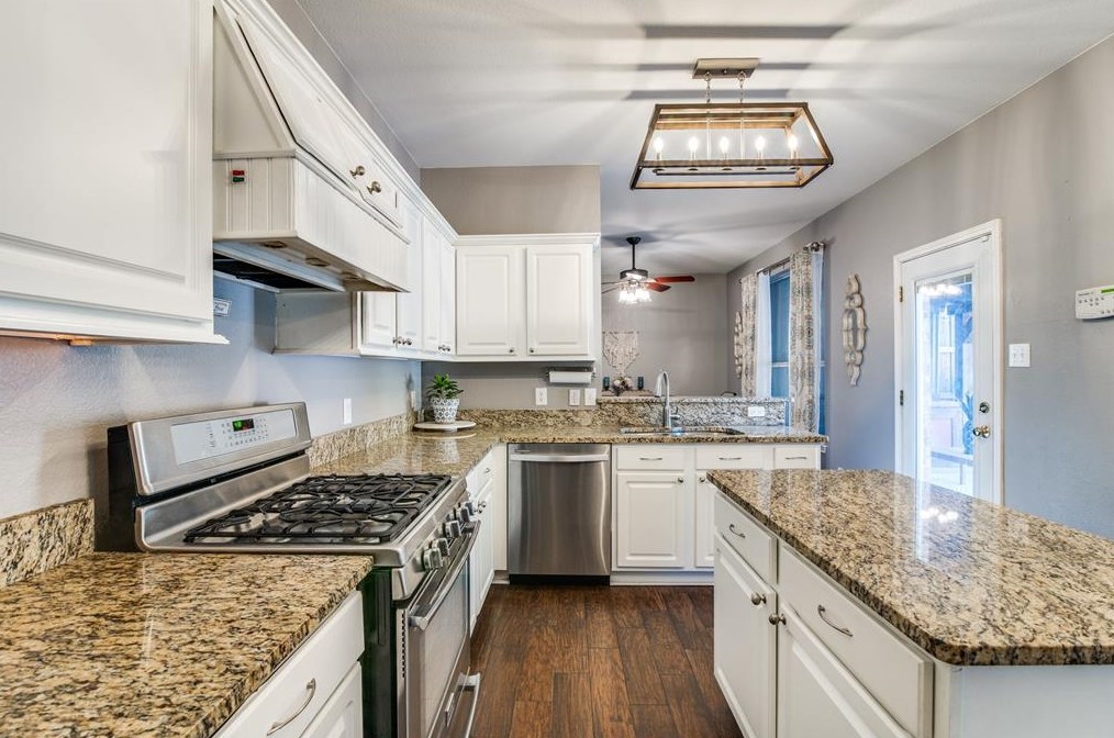 4002 Evinrude Dr, Rowlett TX  75088-5378 exterior