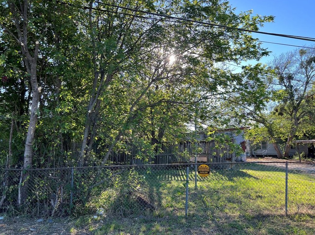 2317 Kenesaw Dr, Dallas TX  75212-4537 exterior