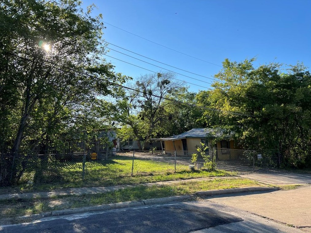 2317 Kenesaw Dr, Dallas TX  75212-4537 exterior