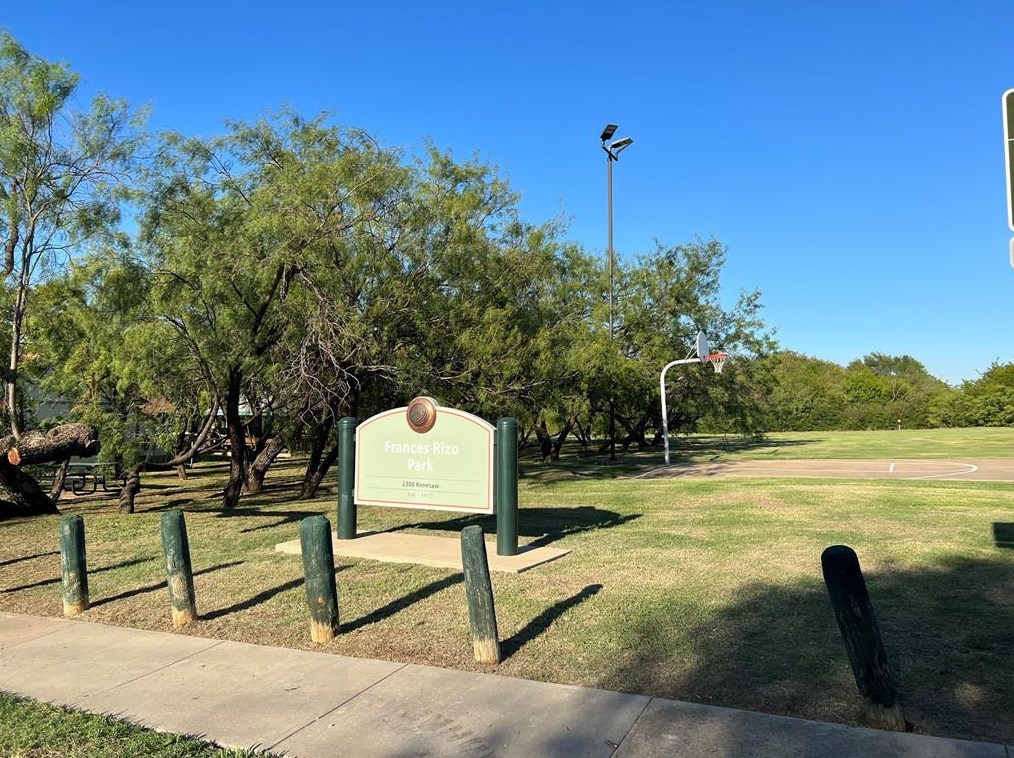 2317 Kenesaw Dr, Dallas TX  75212-4537 exterior