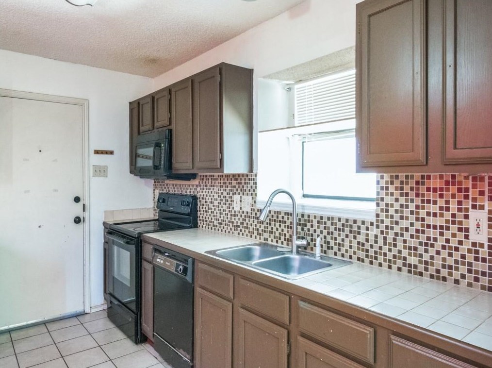 920 Old Barn Ln, Mesquite TX 75149-6868 exterior