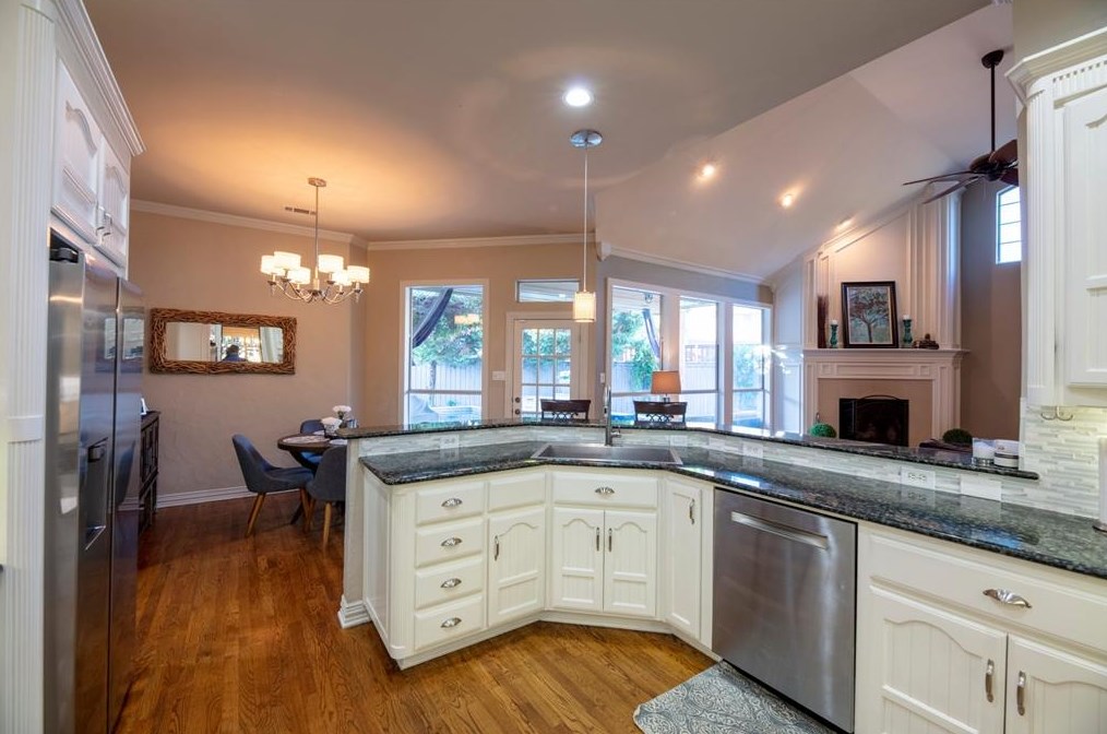 950 Condor Dr, Coppell TX 75019-5984 exterior