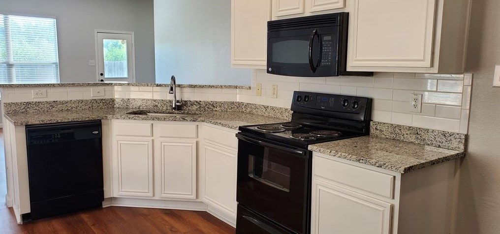 10809 Fawn Valley Dr, Fort Worth TX  76140-5573 exterior