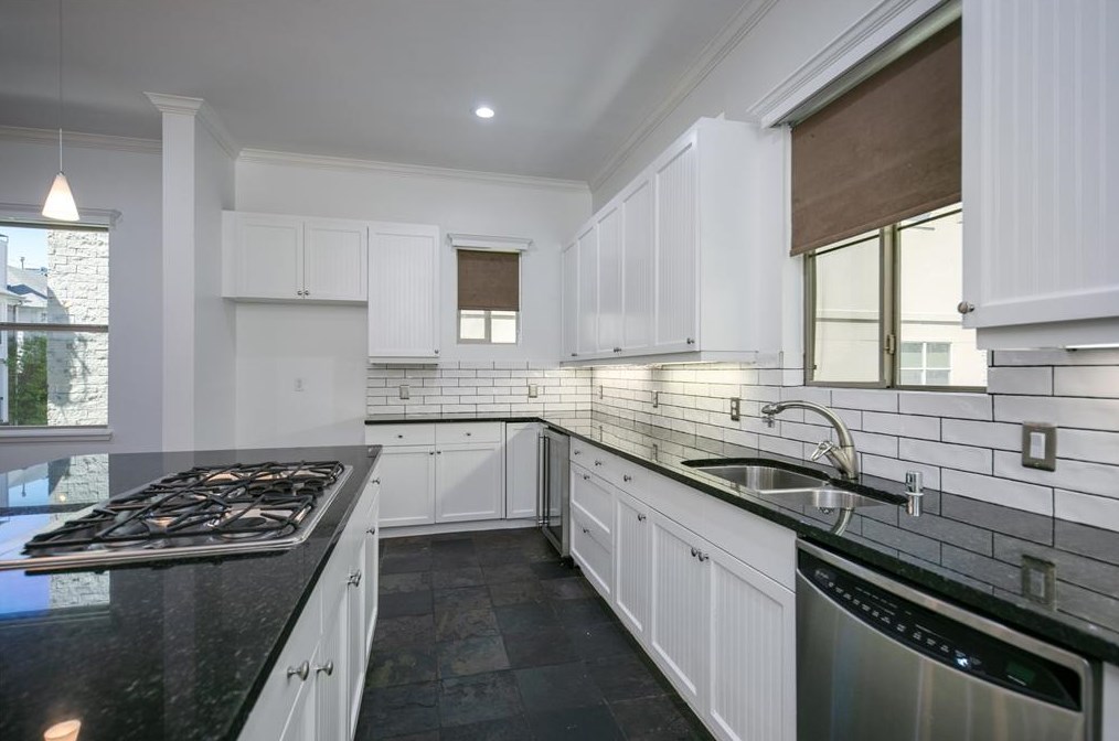 2947 Thomas Ave, Dallas TX  75204-2731 exterior