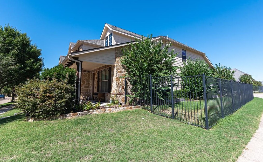 8200 Choctaw Ln, Mckinney TX  75070-7036 exterior