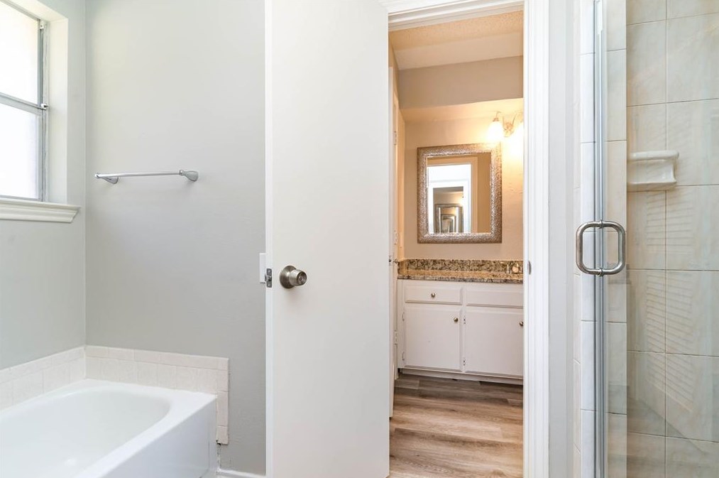 10117 Morgan Mdw Ln, Dallas TX 75243-2617 exterior