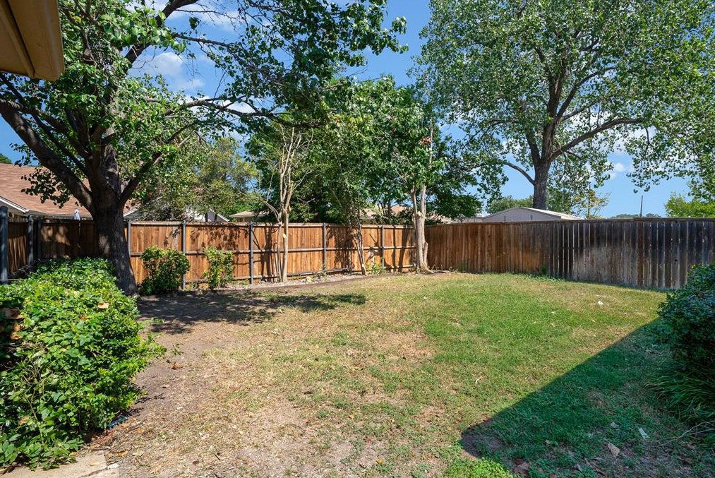 10117 Morgan Mdw Ln, Dallas TX 75243-2617 exterior