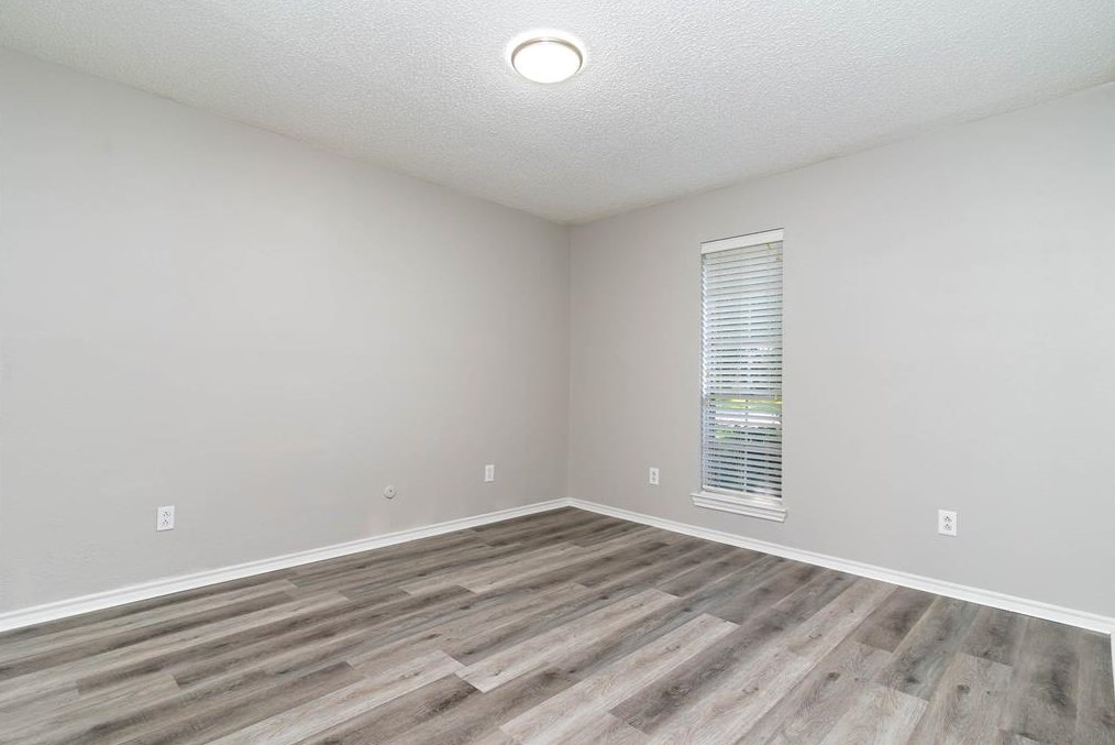 10117 Morgan Mdw Ln, Dallas TX 75243-2617 exterior