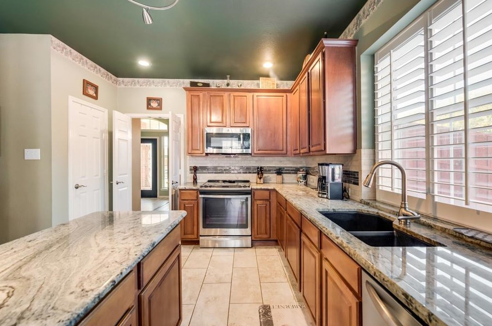 3408 Fallbrook Dr, Mesquite TX 75182-4018 exterior