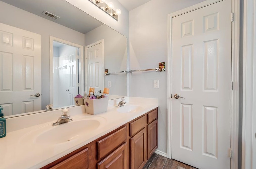 3408 Fallbrook Dr, Mesquite TX 75182-4018 exterior