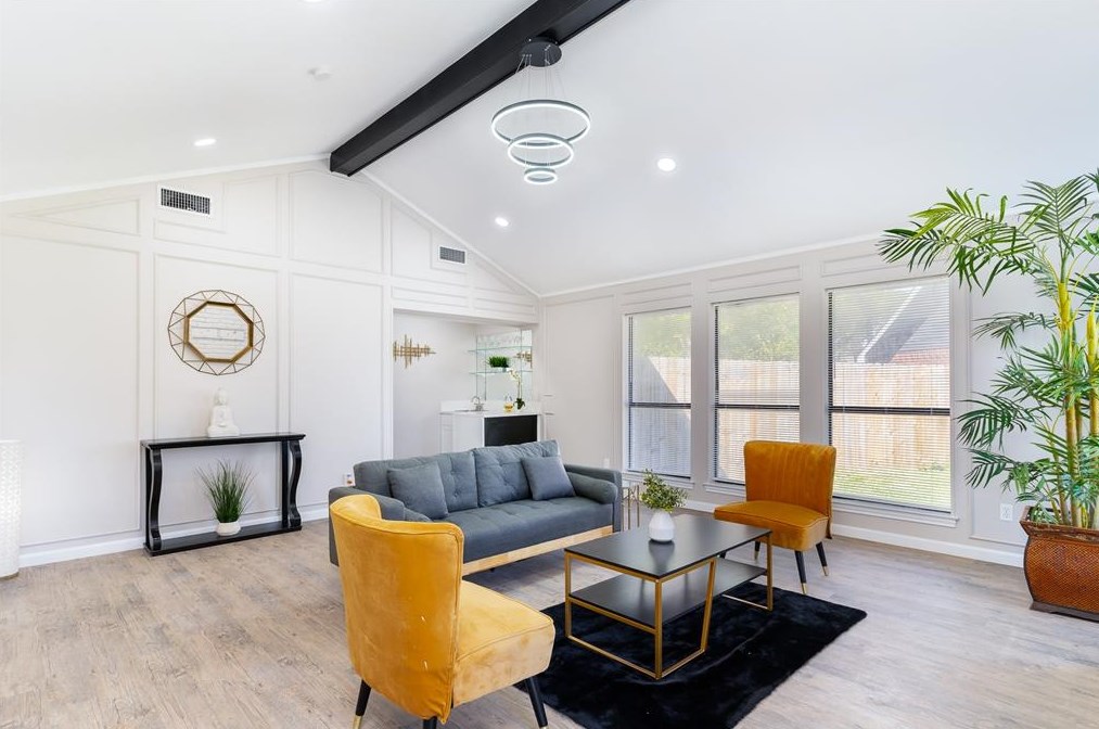 1663 Riverway Bnd Cir, Dallas TX  75217-2645 exterior