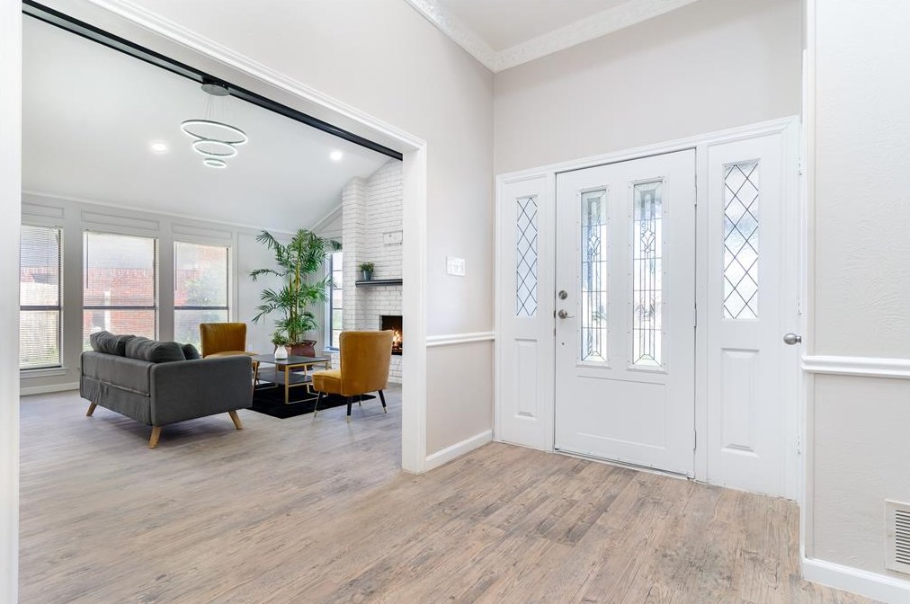 1663 Riverway Bnd Cir, Dallas TX  75217-2645 exterior