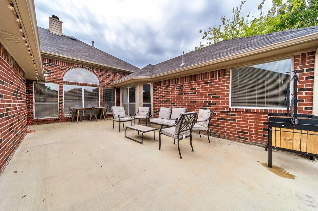 2300 Austin Dr, Mesquite TX 75181-1737 exterior