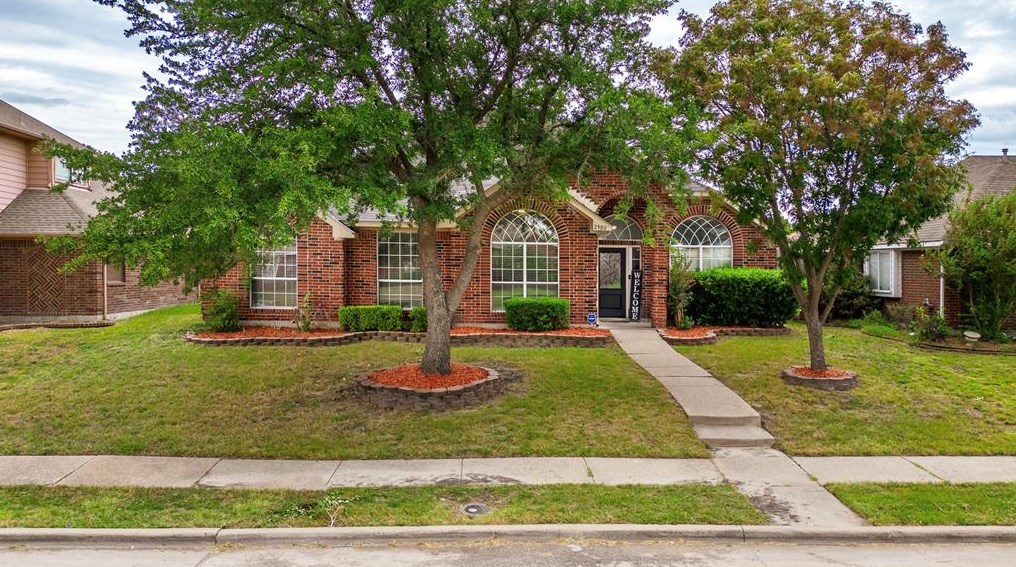 2300 Austin Dr, Mesquite TX 75181-1737 exterior