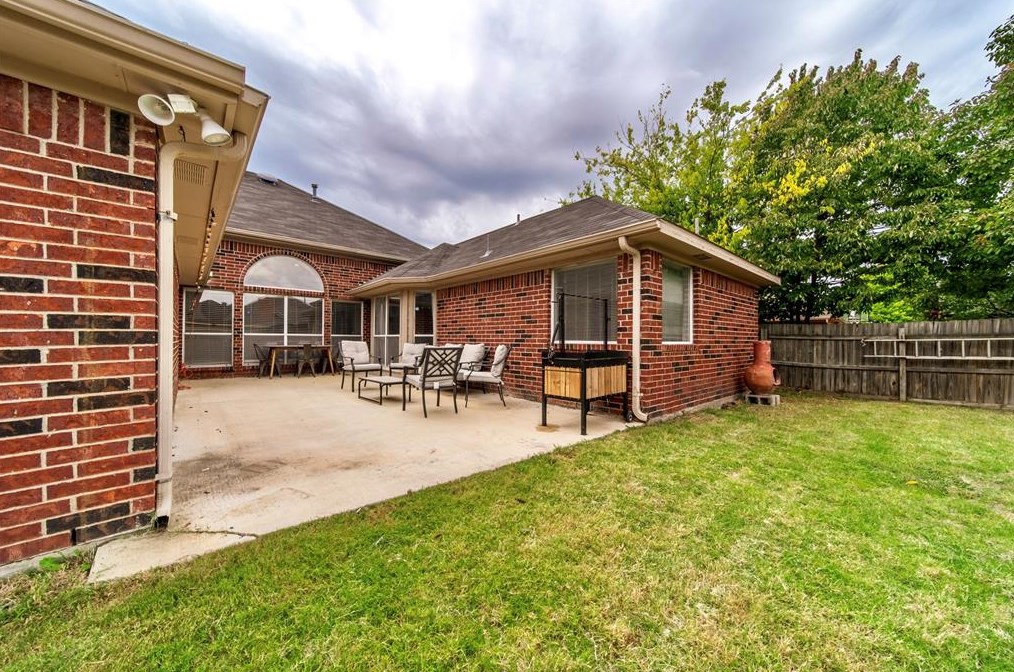 2300 Austin Dr, Mesquite TX 75181-1737 exterior