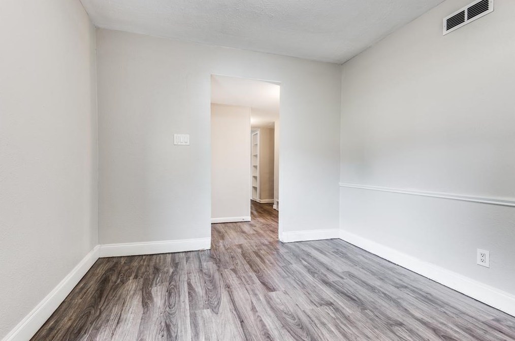 3451 Livingston Ln, Carrollton TX 75007-3212 exterior