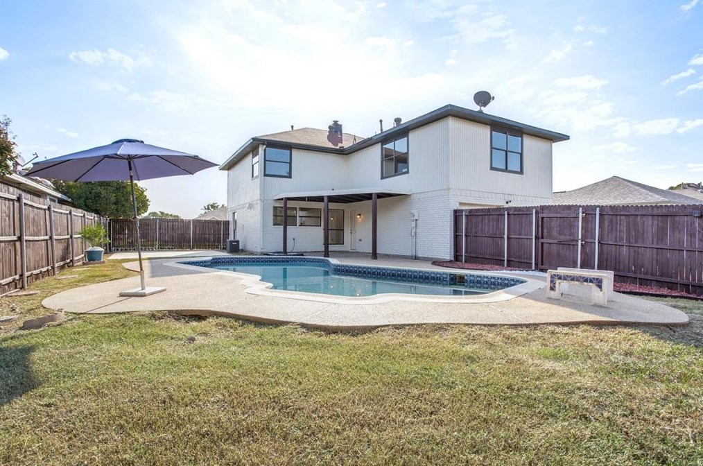 917 Crk Vly Rd, Mesquite TX 75181-1241 exterior