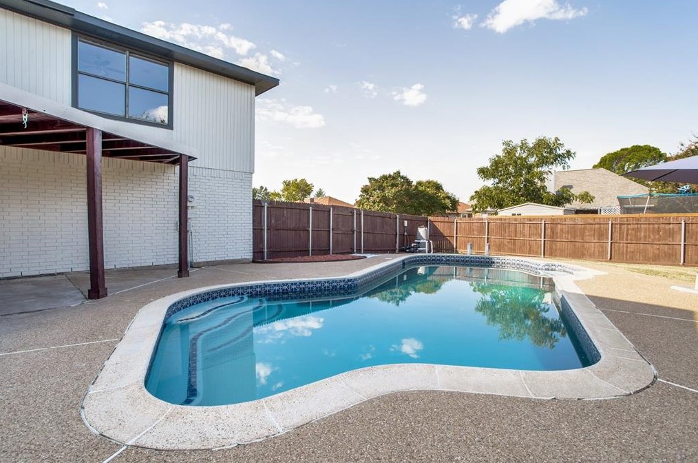 917 Crk Vly Rd, Mesquite TX 75181-1241 exterior